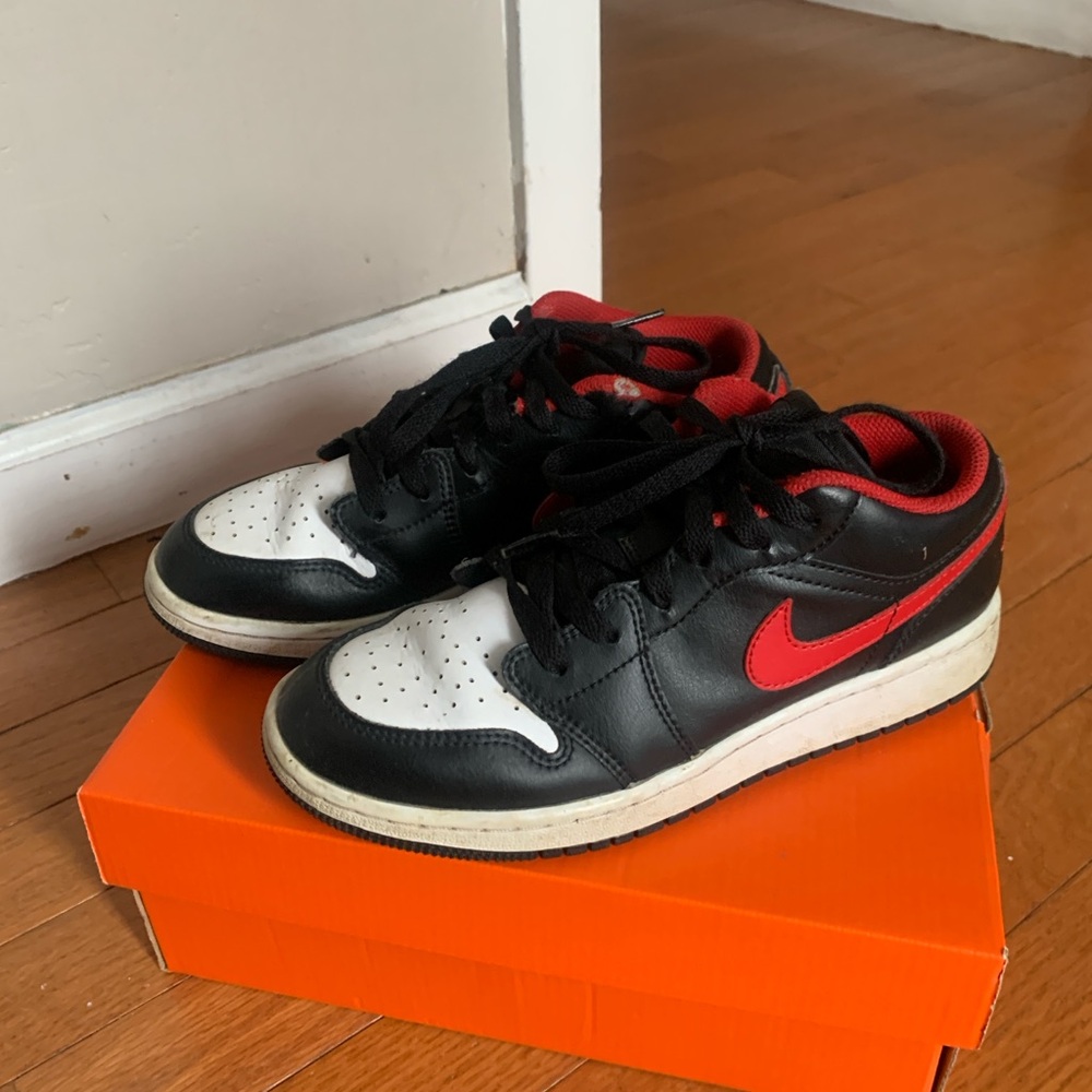 Nike Air Jordan 1 Low White Black Red Men Size US 4.5Y Retro OG Sneakers